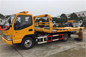 裕安哪里有拖车服务